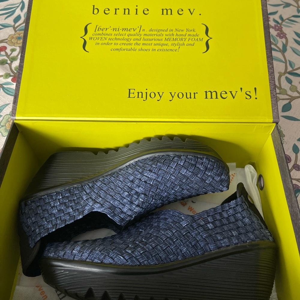 Bernie Mev Navy Woven Slip-Ons size 37